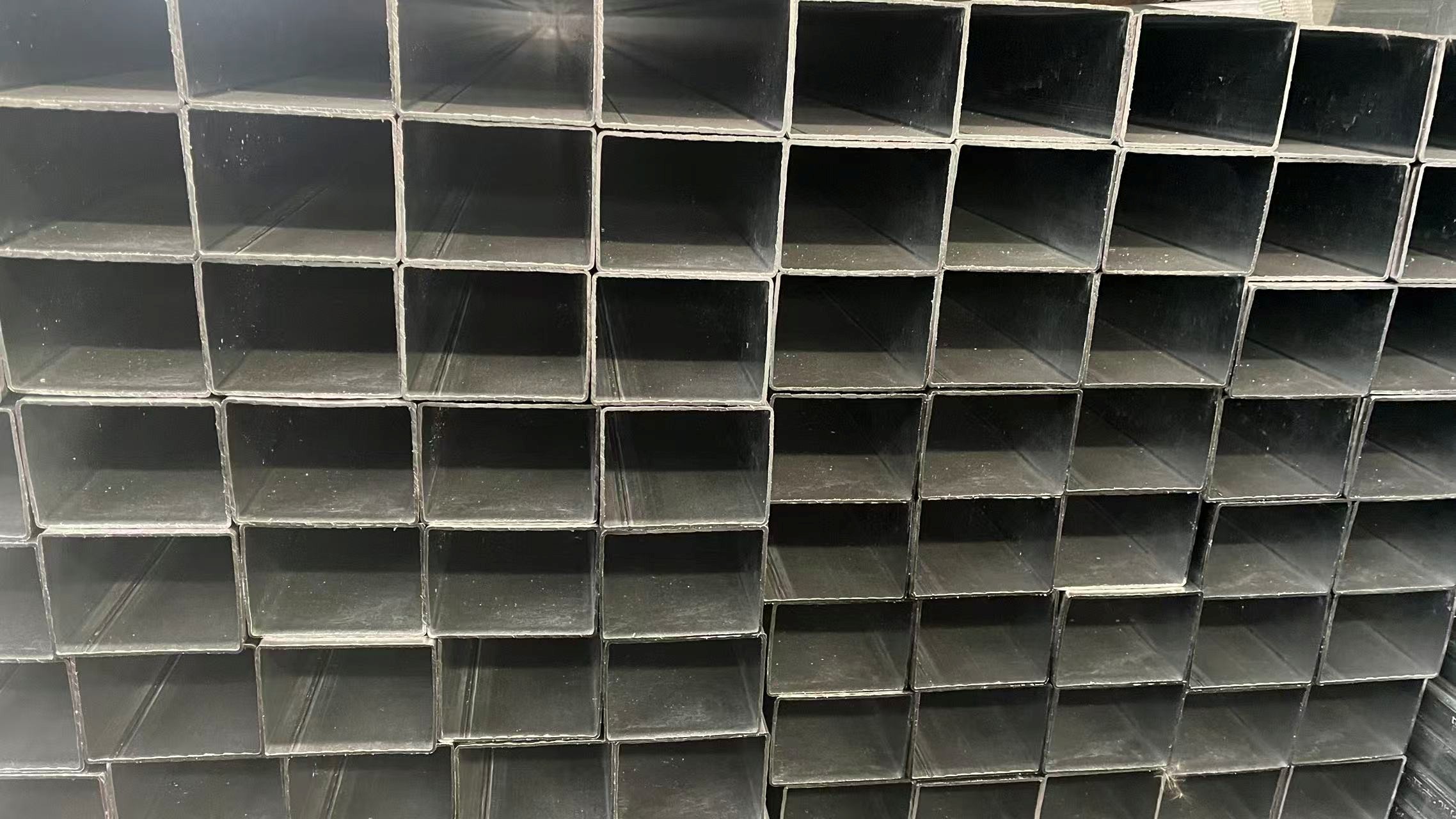 60×80 Galvanized Rectangular Tube - 60mm × 80mm | Galvanized steel pipe by Jia Yi Steel Pipe