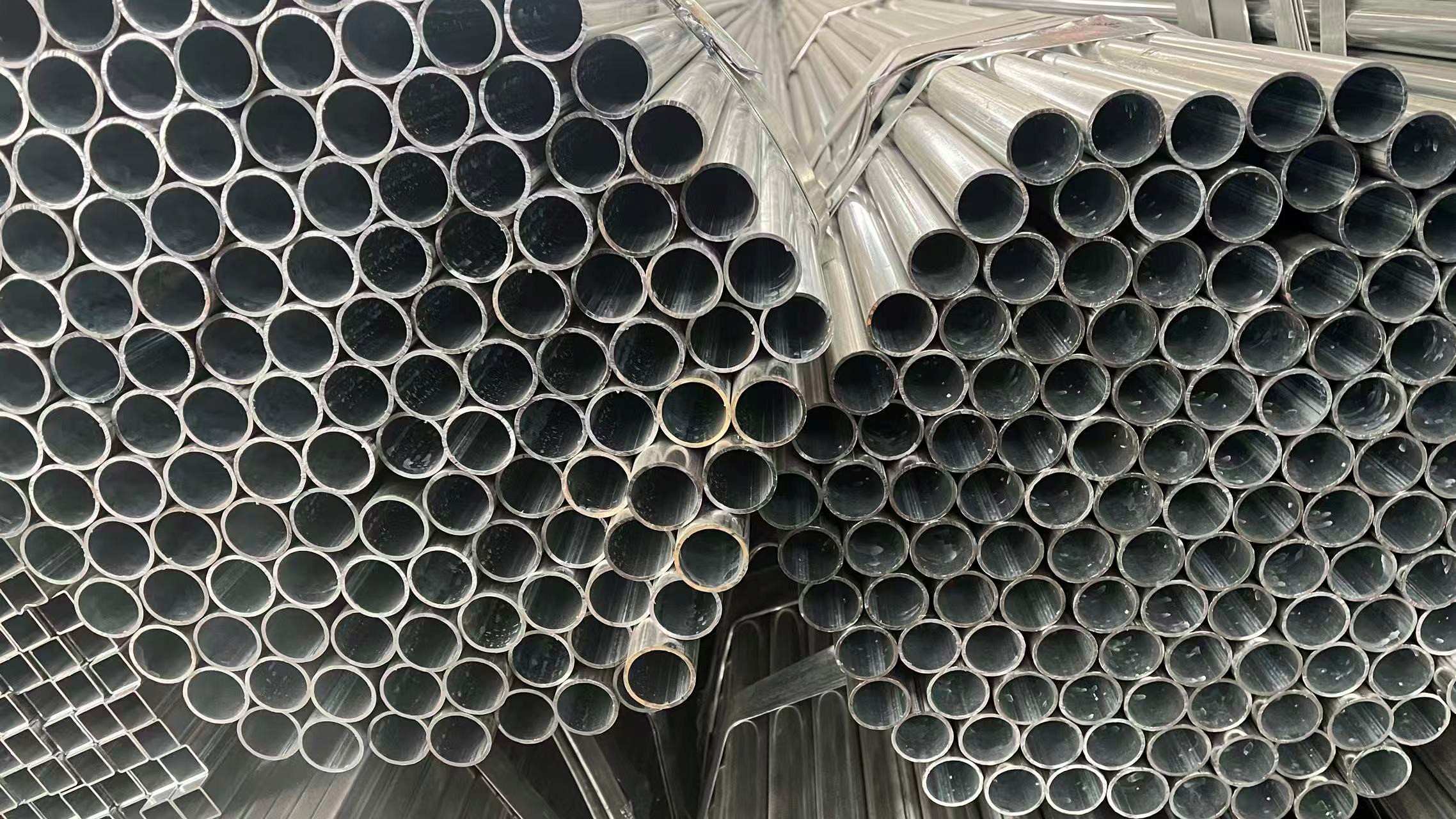 1-inch 2.0mm Galvanized Round Pipe - 1 inch × 2.0mm | Galvanized steel pipe by Jia Yi Steel Pipe