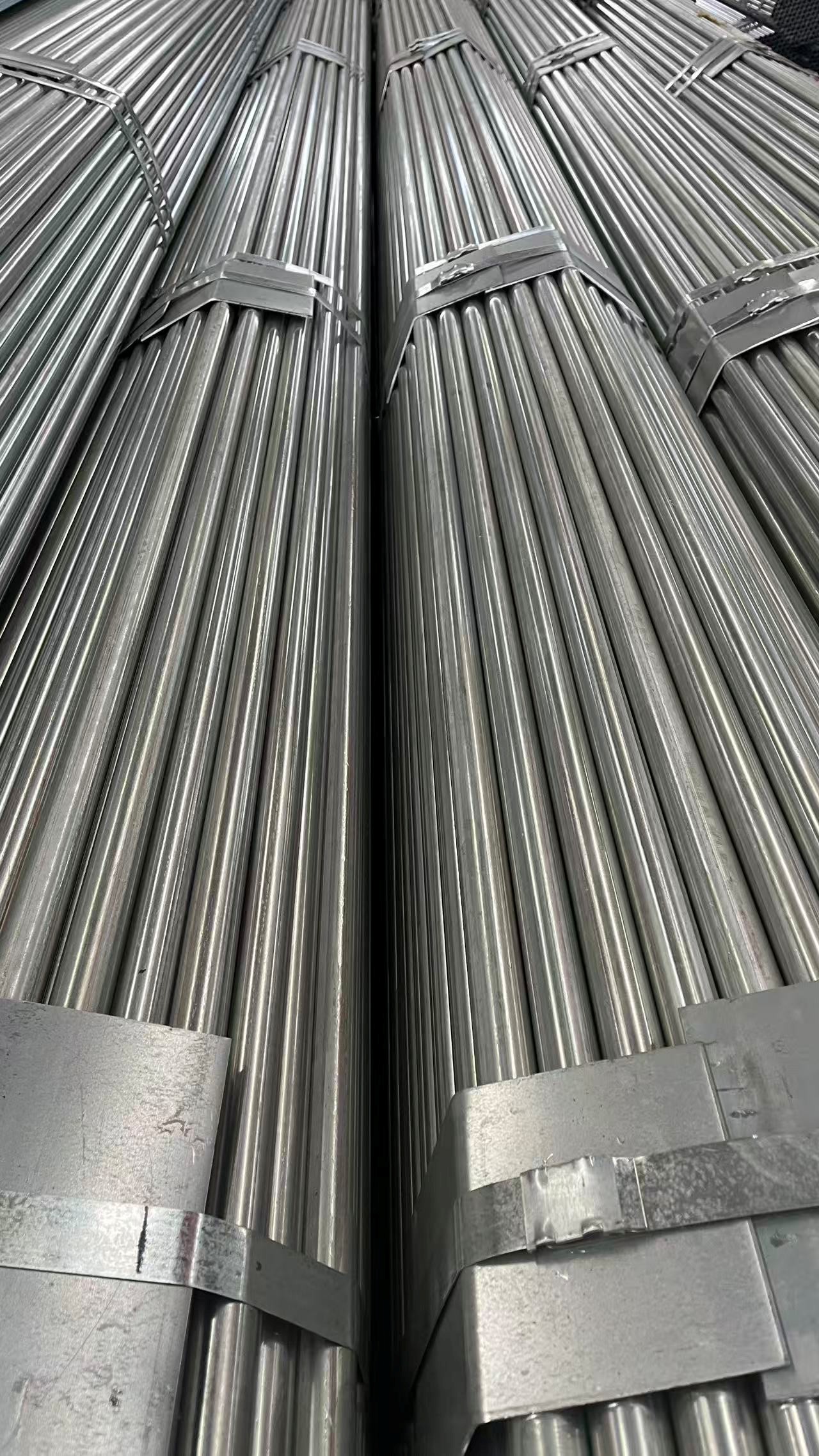 1-inch 2.0mm Galvanized Round Pipe - View 2