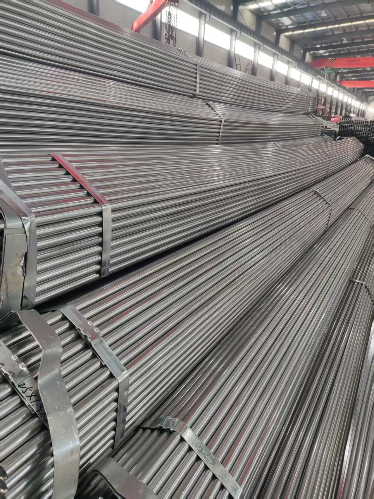 6-point 1.9mm Galvanized Round Pipe - 6-point (approx. 25mm OD) × 1.9mm | Galvanized steel pipe by Jia Yi Steel Pipe
